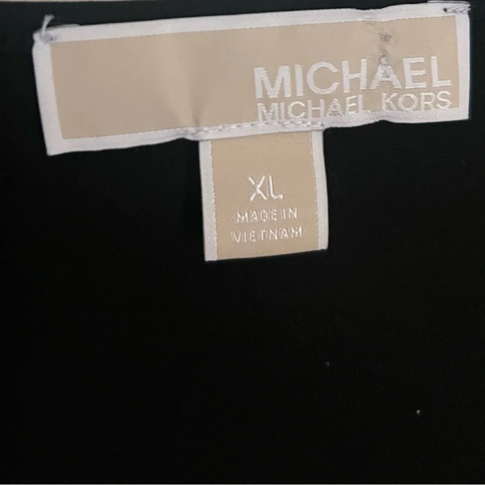 Michael Kors Cute Black Short‎ Sleeve Tee, Size XL